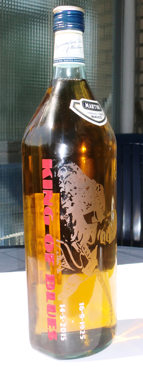 B.B. King engraved on Martini Bianco 150cl